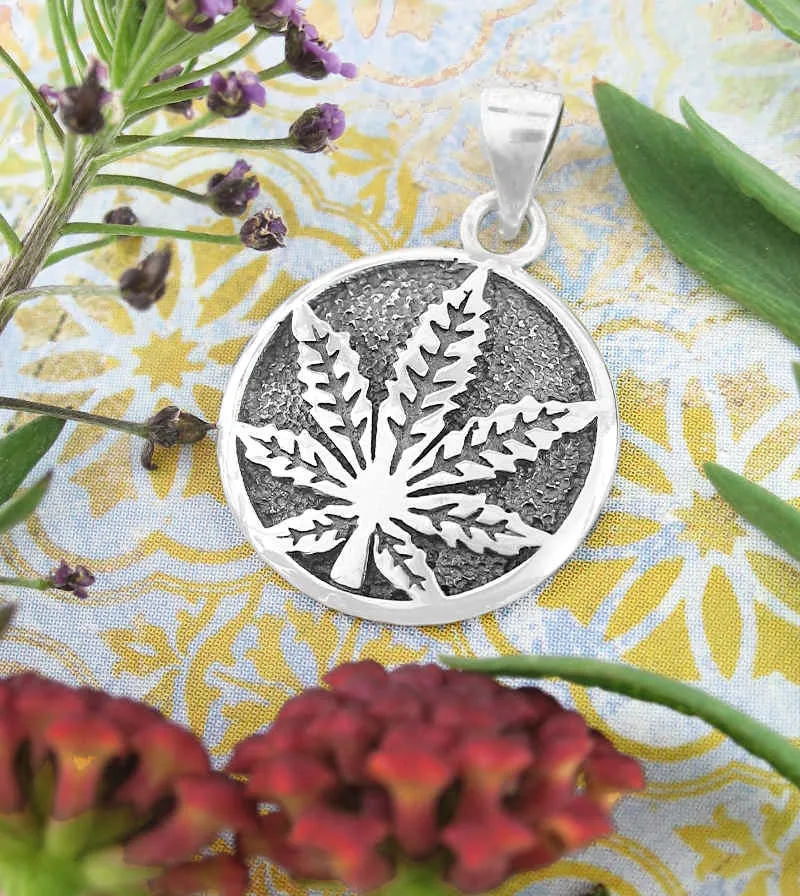 Cannabis / Marijuana Leaf Round Pendant