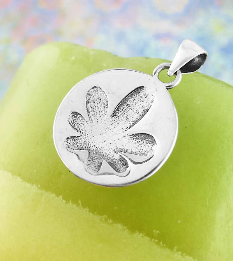 Cannabis / Marijuana Leaf Round Pendant