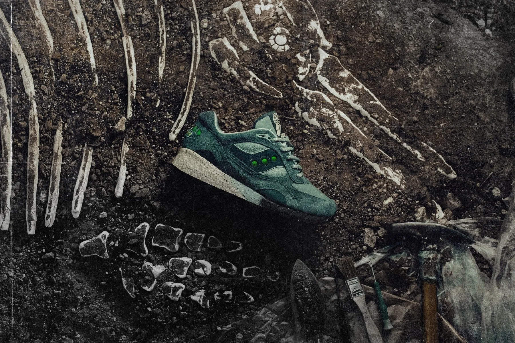 Feature x Saucony Shadow 6000 'Living Fossil' - Grey