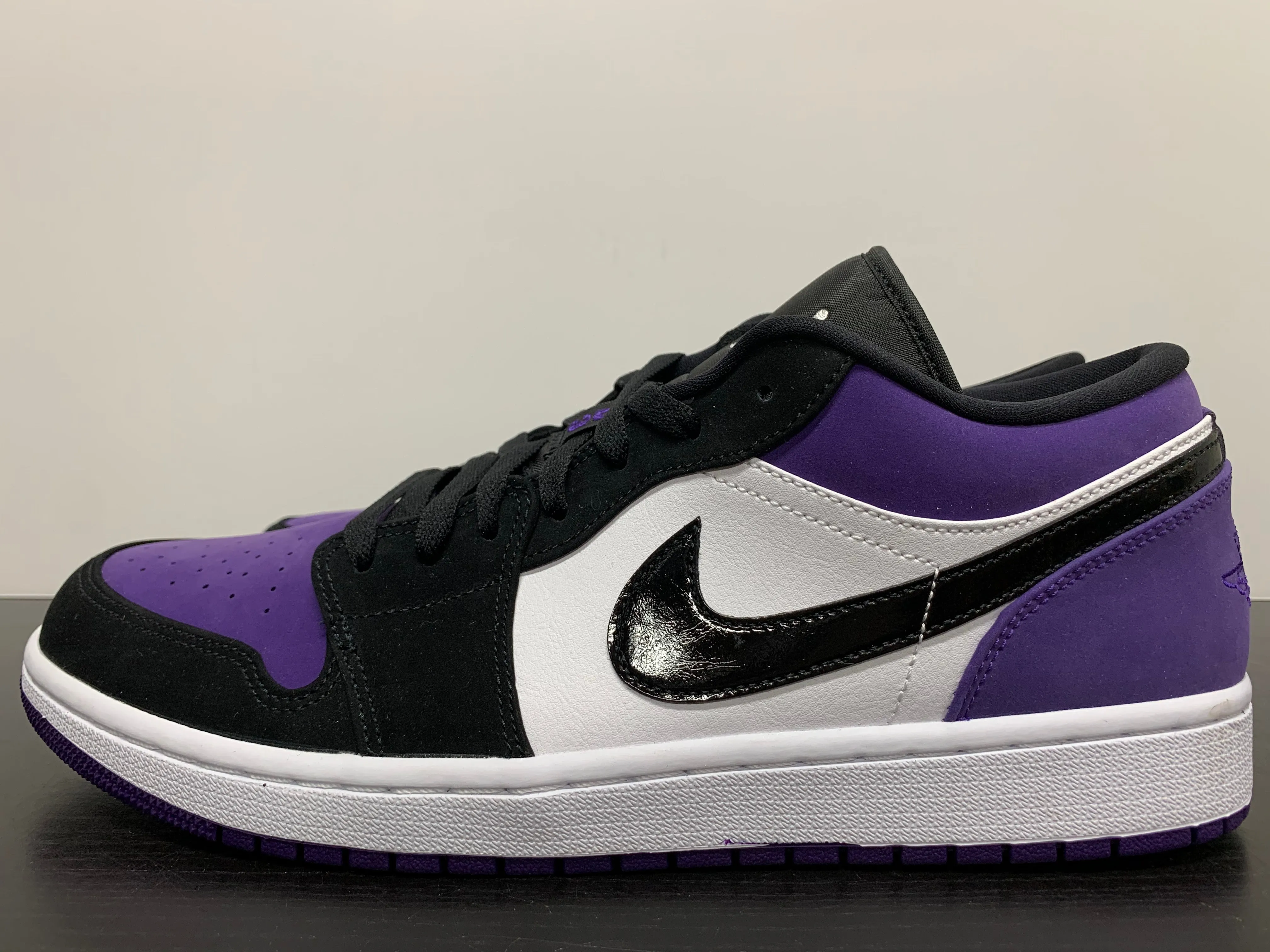 Nike Air Jordan 1 Low Court Purple